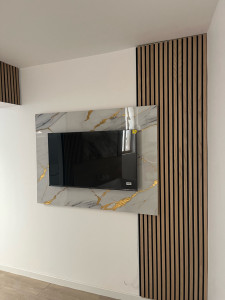 Photo de galerie - Pose de parement murale bois décoratif tv