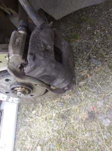 Photo de galerie - Changement de frein sur une voiture