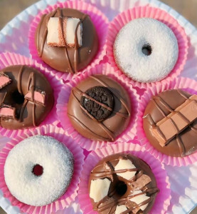 Photo de galerie - ? Mini-donuts, boules de neige & beignets africains – Lille

Je propose des mini-donuts, boules de neige et beignets africains faits sur commande, pour vos petites envies mais aussi en grande quantité pour vos événements.

? Anniversaires
? Mariages
?