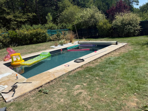 Photo de galerie - Piscine gazon 