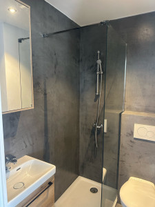 Photo de galerie - Salle de bain effet béton ciré 