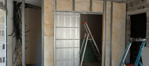Photo de galerie - Pose de porte a galandage+ laine de verre et pose de placo