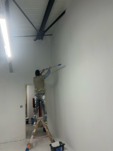 Photo de galerie - Peinture, dans un magasin de vêtements