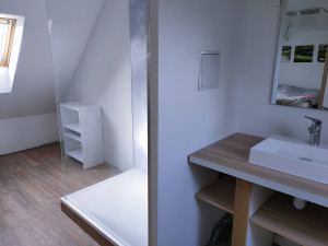Photo de galerie - Création salle de bain dans une chambre sous combles 
