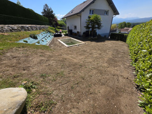 Photo de galerie - Création d'une pelouse 
passage du préparateur de sol 
semence 