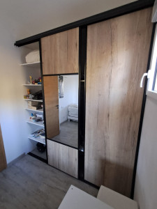 Photo de galerie - Aménagement de tablette et porte de placard coulissante