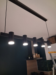 Photo de galerie - Pose d'un très beau éclairage suspendu 