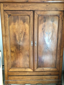 Photo de galerie - Démontage / transport/ remontage d une armoire ancienne en bois massif