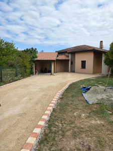 Photo de galerie - Pose de bordure pavé et chemin d'accès 