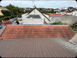 Photo de galerie - Nettoyer d’une toiture avec un produit anti-mousse et hydrofuge 