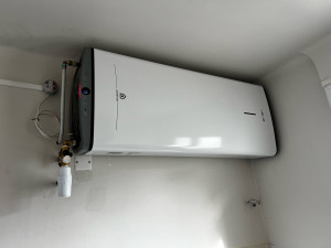 Photo de galerie - Pose chauffe eau extra plat Ariston velis pro