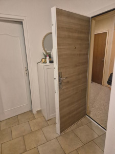Photo de galerie - Fourniture et pose d'une porte blindée sur mesure avec serrure 5 points