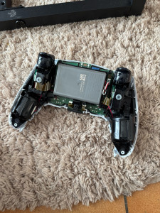 Photo de galerie - Réparation bouton « option » de ma propre manette PS5