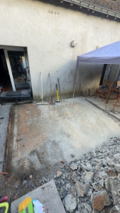 Photo de galerie - Démolitions d’une dalle en bétons et évacuation des gravats pour un futur projets par la suite✅?