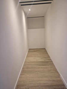 Photo de galerie - Couloir de chambre peint en blanc 