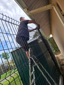 Photo de galerie - Finitions apres pose de clôtures 