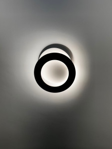 Photo de galerie - Installation d’une luminaire led murale 