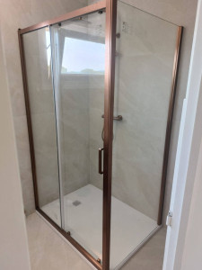 Photo de galerie - Installation d'une cabine de douche à l'italienne