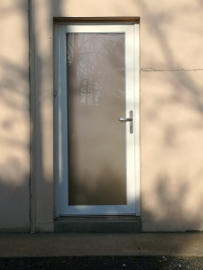 Photo de galerie - Porte d'entrée en PVC avec vitrage sécurit 44/2