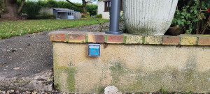 Photo de galerie - Pose d'une prise de courant renforcée pour la charge de véhicule électrique 