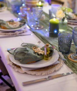 Photo de galerie - Mise en place salle de mariage
idées décoratrice événementielle très abordable. 
