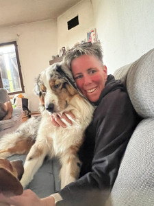 Photo de galerie - Charly en mode câlin avec nounou