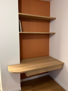 Photo de galerie - Réalisation d un bureau suspendu 