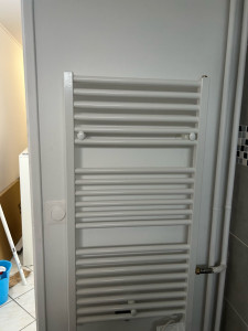 Photo de galerie - Pose de sèche serviette 