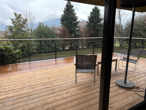 Photo de galerie - Pose d’une terrasse sur plot réglable en cl4 marron 