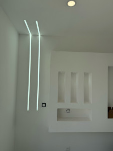 Photo de galerie - Pose de rail avec led