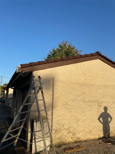 Photo de galerie - Changement planche de rive est mise en peinture