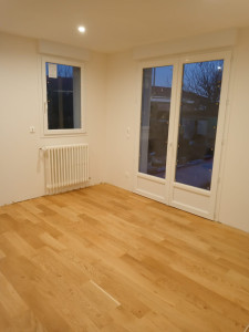 Photo de galerie - Pose de parquet flottant+ portes-fenêtres et fenêtres + isolation chambre + peinture 
