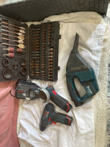 Photo de galerie - Aspi ,disceuse, visseuse , BOSH sans fils avec batterie 