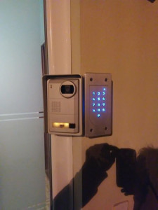 Photo de galerie - Particulier : vidéo portier et digicode 