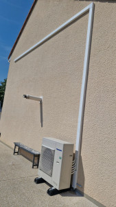 Photo de galerie - Installation d'un quadri-split ( 4 unité intérieur). Pose soignée, mise en service et vérification du bon fonctionnement