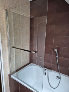 Photo de galerie - Pose paroi de baignoire 