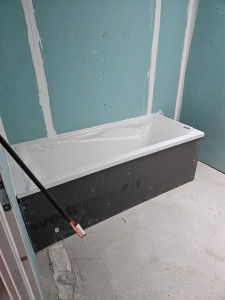 Photo de galerie - Pose d'une baignoire avant carrelage avec tablier a carreler