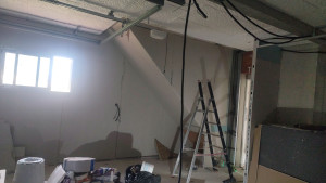 Photo de galerie - Doublage et cloisons plafond placoplâtre et plafond démontable 
