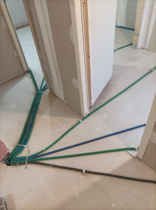 Photo de galerie - Tirage de gaine avant coulage chape liquide 