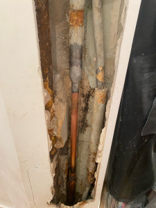 Photo de galerie - Soudure plomb cuivre sur une colonne d’eau