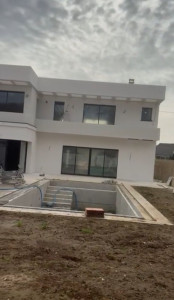 Photo de galerie - Façade de piscine maçonnerie 