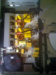 Photo de galerie - Echange du module de puissance d'une table de cuisson à induction