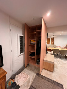 Photo de galerie - Suite et fin de l’armoire dressing de l’entrée 