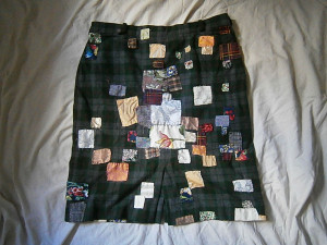 Photo de galerie - Reprise d'une jupe en tartan, mitée raccomodé en patchwork 
pièce de ma soutenance 