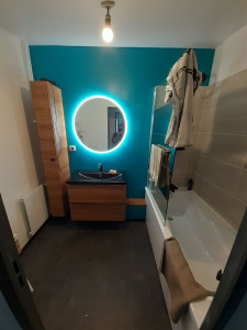Photo de galerie - Rénovation complète. faience, baignoire, peinture , revêtement de sol , meuble 