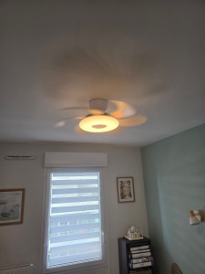 Photo de galerie - Ventilateur motorisé avec deploiement des pales et éclairage intégré 2700, 4000, 6500°K