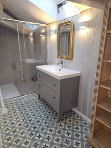 Photo de galerie - Création totale d'une salle de bain. 
du sol au plafond