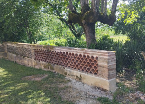 Photo de galerie - Réparation d'un mur en tomettes et génoise