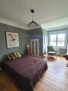 Photo de galerie - Peinture plafond, rénovation parquet et tapisserie