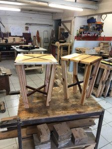 Photo de galerie - Deux table de chevet (sapin/bois exotique)